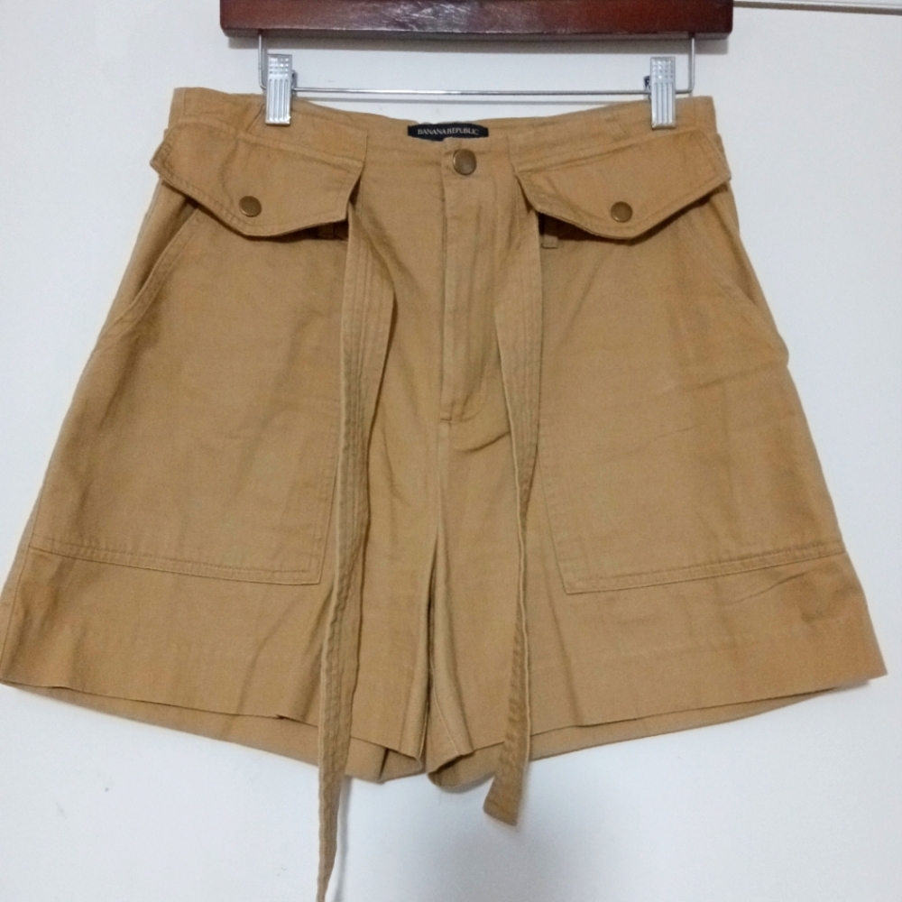 BANNANA REPUBLIC Tan‎ Women's Shorts